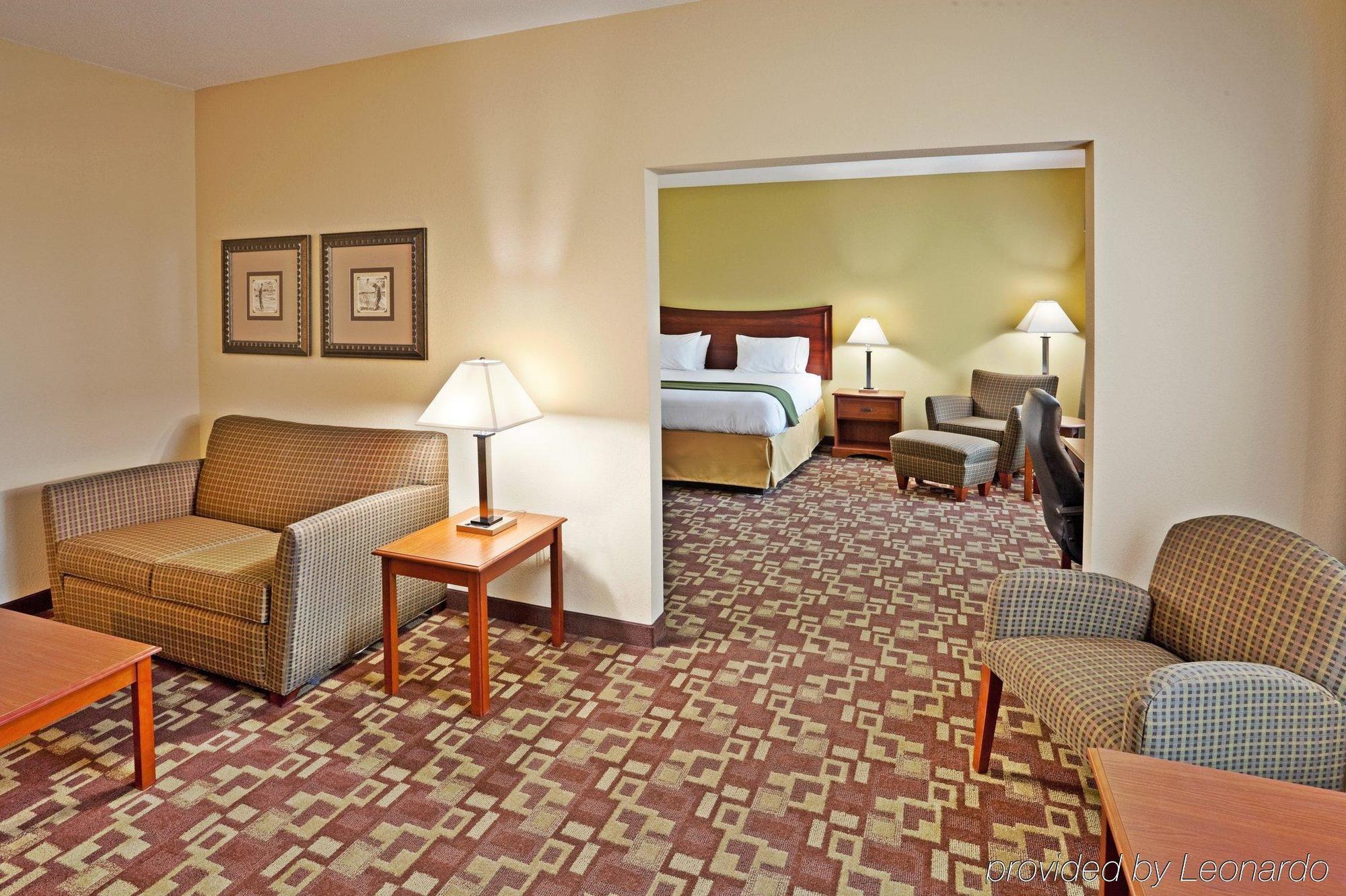 Holiday Inn Express & Suites Southern Pines-Pinehurst Area By Ihg Екстериор снимка