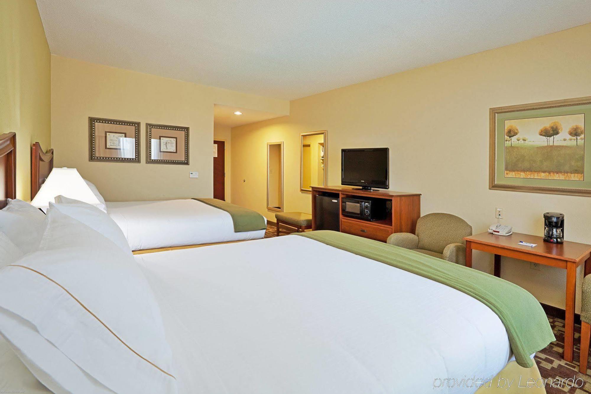 Holiday Inn Express & Suites Southern Pines-Pinehurst Area By Ihg Екстериор снимка